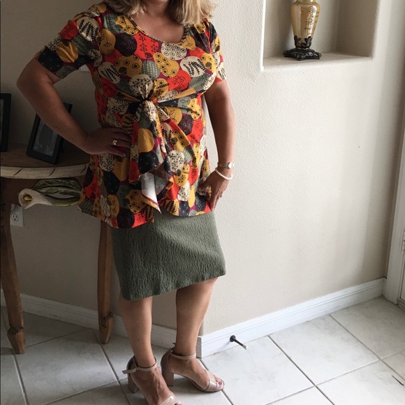 NWT LuLaRoe Perfect T Top - Picture 5 of 9